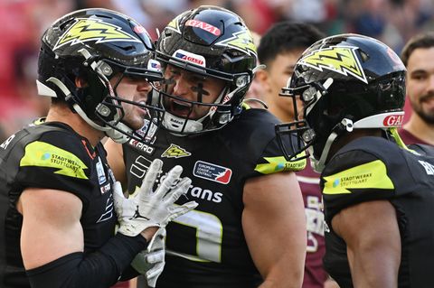 Der Bus der Stuttgart Surge ist schwer beschädigt worden. (Archivbild) Foto: Marijan Murat/dpa