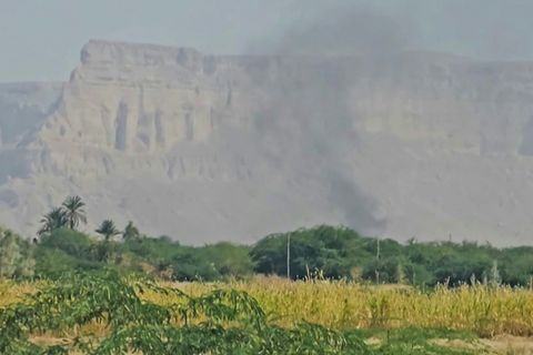 Aufsteigender Rauch nach Luftangriff in Hadramaut