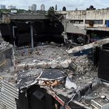 "Jet Set"-Diskothek, 2025: Im April stürzte das Dach des Klubs in Santo Domingo, der Hauptstadt der Dominikanischen Republik, während eines Konzerts des Merengue-Sängers Rubby Pérez ein. Bei dieser Katastrophe kamen mindestens 231 Menschen ums Leben. Auch Pérez selbst starb. 189 Menschen wurden in Krankenhäuser eingeliefert