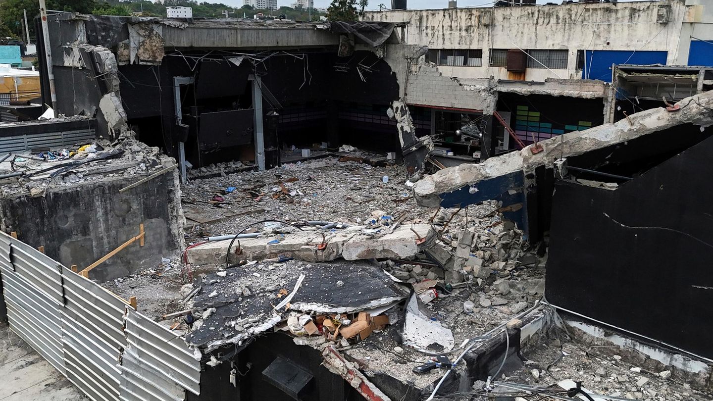 "Jet Set"-Diskothek, 2025: Im April stürzte das Dach des Klubs in Santo Domingo, der Hauptstadt der Dominikanischen Republik, während eines Konzerts des Merengue-Sängers Rubby Pérez ein. Bei dieser Katastrophe kamen mindestens 231 Menschen ums Leben. Auch Pérez selbst starb. 189 Menschen wurden in Krankenhäuser eingeliefert