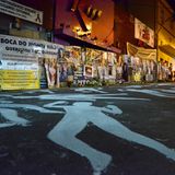 "Kiss"-Discothek, 2013: Im Januar 2013 ereignete sich in Santa Maria im Bundesstaat Rio Grande do Sul eine der schwersten Brandkatastrophen des Landes. Ein Feuerwerkskörper, der von einem Musiker während einer Studentenparty abgefeuert wurde, setzte die Decke in Brand. Das Feuer führte zum Tod von 242 Menschen und verletzte 636 weitere Personen. Fast neun Jahre nach dem Unglück wurden vier Verantwortliche zu langen Haftstrafen verurteilt – die beiden Betreiber erhielten 22,5 bzw. 19,5 Jahre, zwei beteiligte Musiker jeweils 18 Jahre Haft