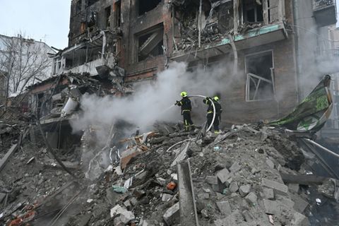 Trümmer nach Luftangriff in Charkiw