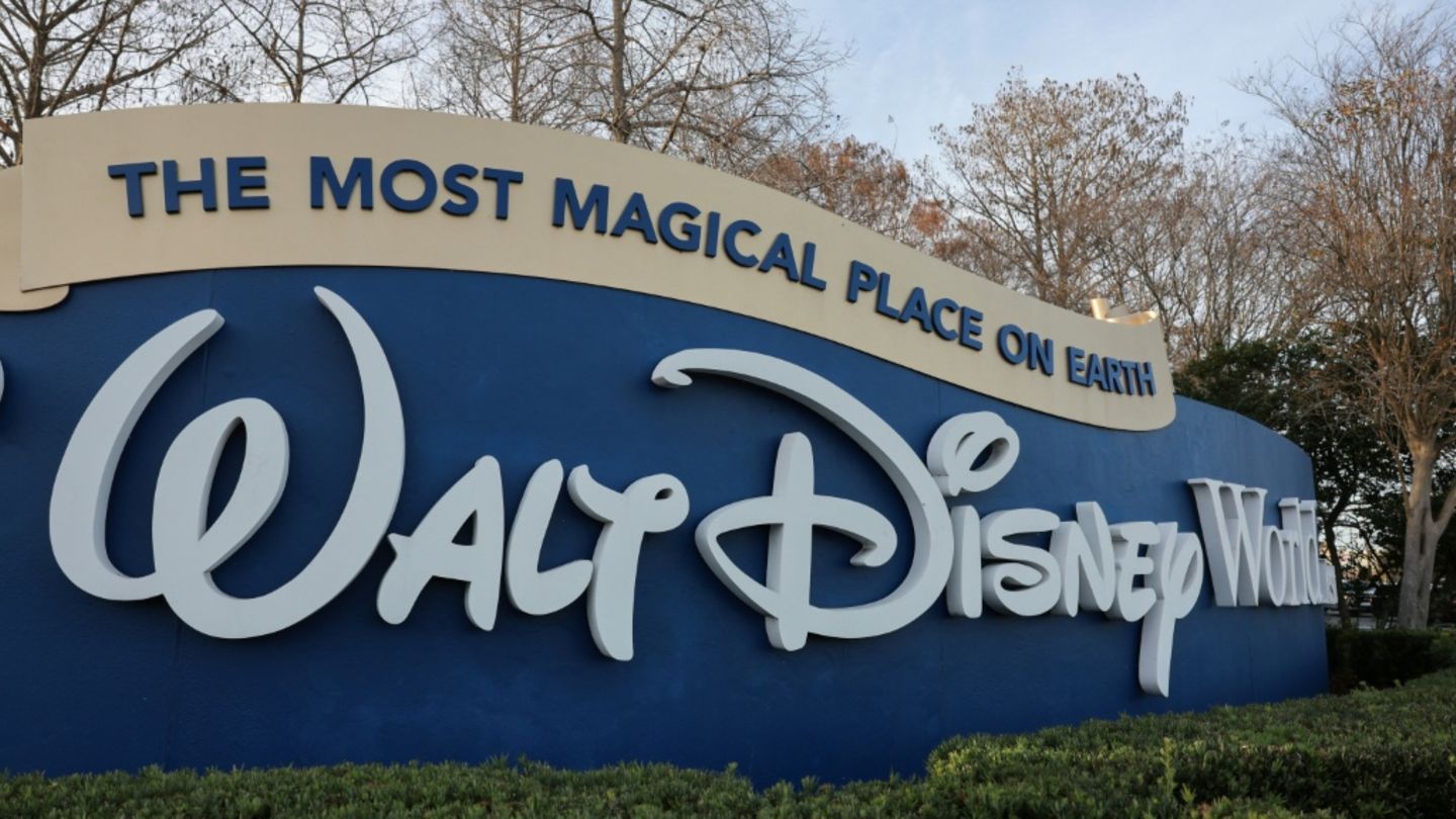 Künstlicher Fels rollt im Disney World in Florida auf Publikum zu - Mitarbeiter verletzt