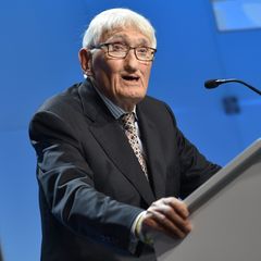 Bis ins hohe Alter aktiv und streitbar: der Philosoph Jürgen Habermas. (Archivbild) Foto: Arne Immanuel Bänsch/dpa