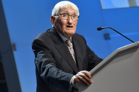 Bis ins hohe Alter aktiv und streitbar: der Philosoph Jürgen Habermas. (Archivbild) Foto: Arne Immanuel Bänsch/dpa