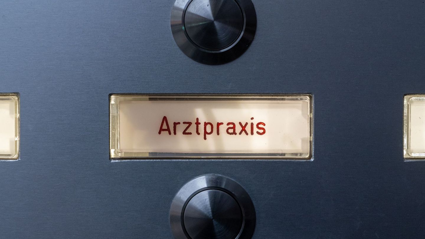 Hausarzt oder Facharzt? Das ist hier die Frage. (Archivbild) Foto: Peter Kneffel/dpa