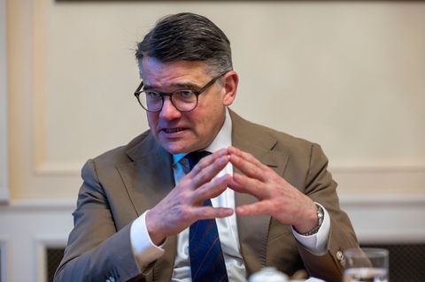 Bei den Kommunalwahlen entscheidet sich nach den Worten von Regierungschef Rhein, wie die Menschen "zur Politik stehen und wie s