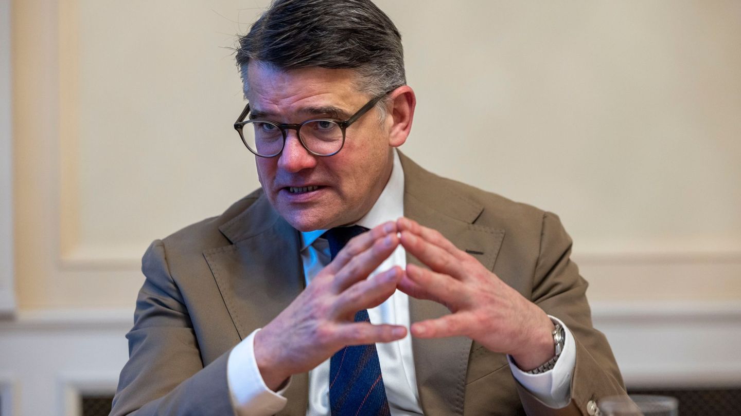 Bei den Kommunalwahlen entscheidet sich nach den Worten von Regierungschef Rhein, wie die Menschen "zur Politik stehen und wie s