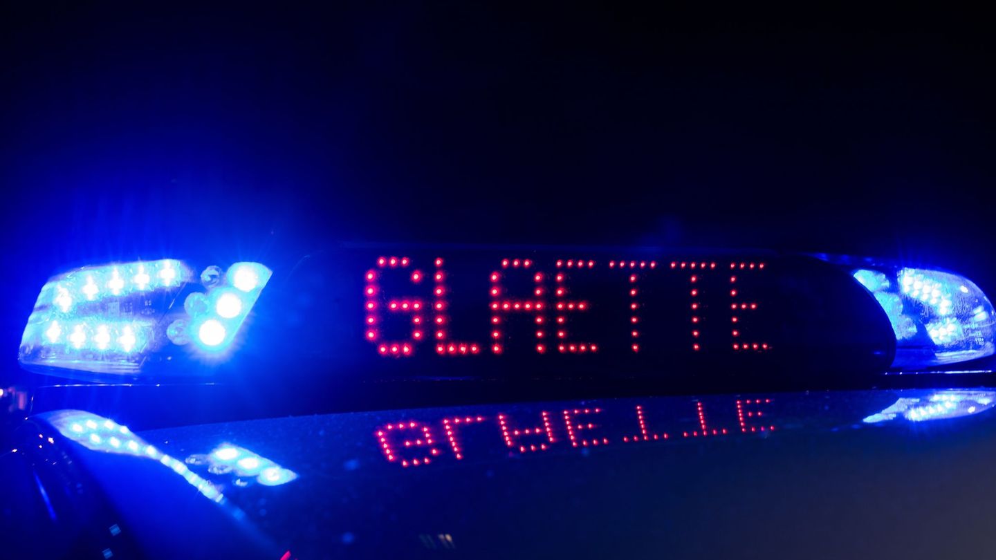 Verkehr: Viele Unfälle durch glatte Straßen in Mecklenburg-Vorpommern