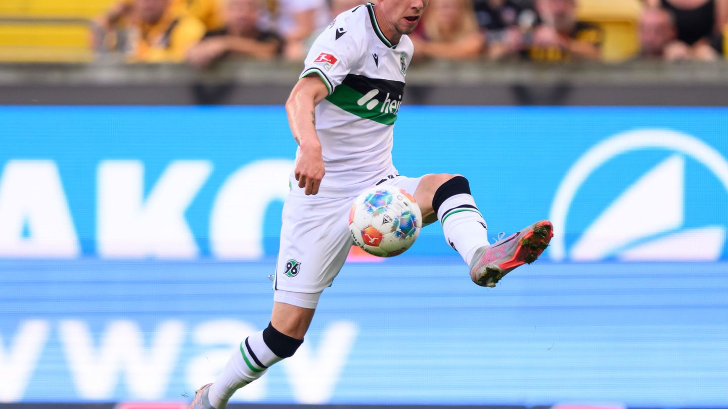 Jannik Rochelt wechselt auf Leihbasis von Hannover 96 zu Arminia Bielefeld. (Archivbild) Foto: Robert Michael/dpa