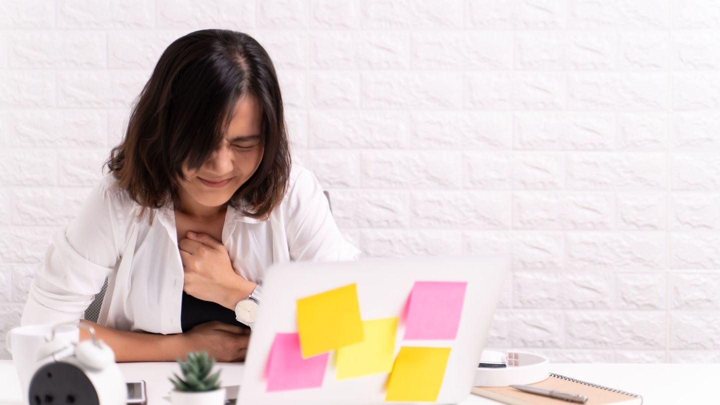 Auch die psychische Verfassung wirkt sich auf die Verdauung aus. Stress kann die Produktion von Magensäure anregen. Nachdem also bestimmte Faktoren in der Ernährung, im Lebenswandel und Gemütszustand als Verursacher oder zumindest Wegbereiter für Sodbrennen gelten, kann man hier auch bei der Vorbeugung ansetzen.