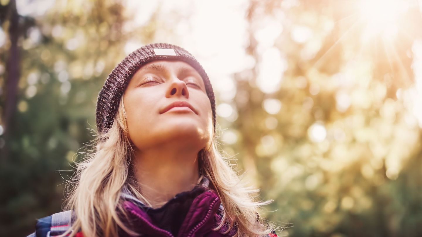 Um Stress als möglichen Verursacher des Sodbrennens zu reduzieren, gilt es, Entspannung zu suchen. Bei regelmäßigen Auszeiten, auch wenn sie nur kurz sind, erholt sich nicht nur der Kopf, sondern auch der Bauch.