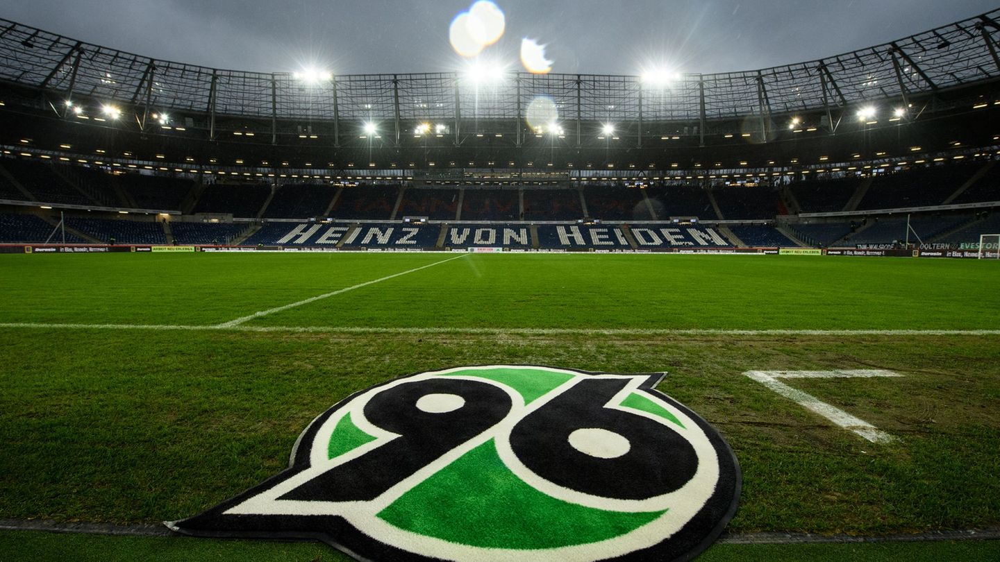 Statt in Polen spielt Hannovers Keeper Leon-Oumar Wechsel nun auf Leihbasis in Regensburg. (Archivbild) Foto: Swen Pförtner/dpa