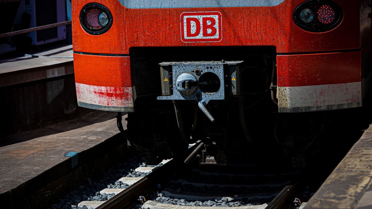 Starker Schneefall und Schneeverwehungen sorgen für Einschränkungen im Regionalverkehr der Deutschen Bahn. (Archivbild) Foto: Mo