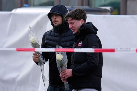 Unendliche Trauer in Crans-Montana. Foto: Baz Ratner/AP/dpa