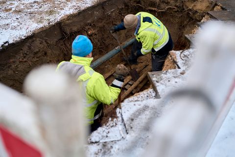 Die Reparatur des Stromnetzes dürfte noch tagelang dauern. Foto: Michael Ukas/dpa