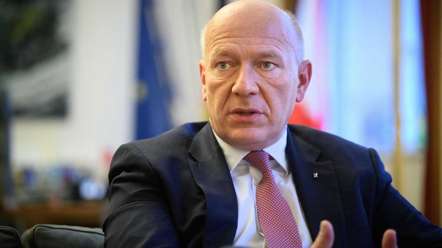 Der Regierende Bürgermeister Kai Wegner dringt auf schnelle Aufklärung der Hintergründe zum Stromausfall. (Archivbild) Foto: Ber