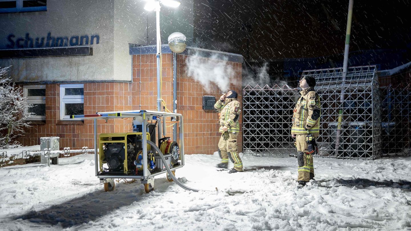 Gasilci v Berlinu ob izpadu električne energije vzpostavili točke za pomoč