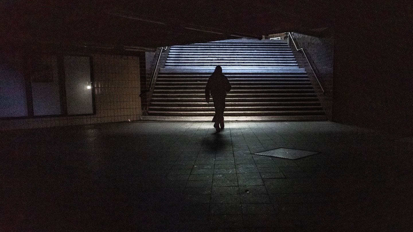 Für viele ein Schock: Noch bis Donnerstag könnten Teile des Berliner Südwestens ohne Strom bleiben. Foto: Michael Kappeler/dpa