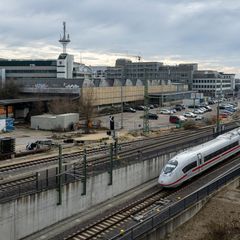 Der Ulmer Hauptbahnhof wird umfangreich saniert. (Foto-Produktion) Foto: Stefan Puchner/dpa