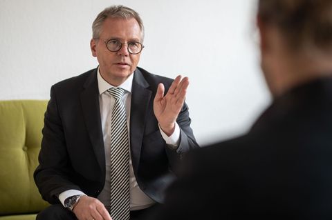 Keine glänzende Note der Unternehmer für die Landesregierung. (Archivbild) Foto: Frank Rumpenhorst/dpa