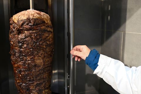 Die Lebensmittelüberwachung findet bei Kontrollen Mängel. Foto: Katharina Kausche/dpa