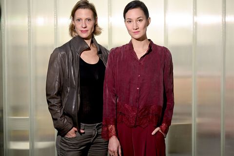 Anja Pahl (links) und Agnes Decker spielen die Kriminalhauptkommissarinnen in der ZDF-Serie "SOKO Potsdam". Foto: Britta Pederse