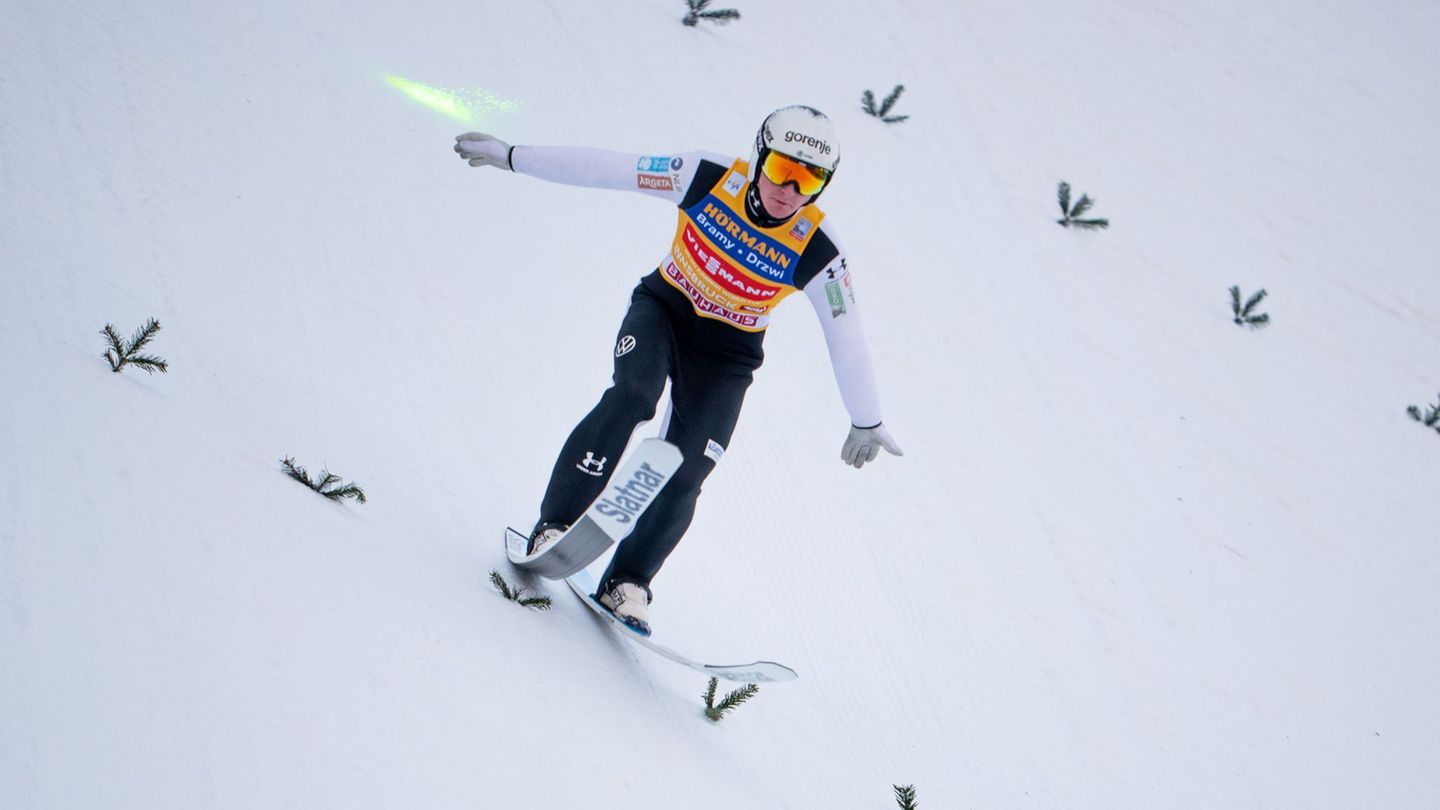 Domen Prevc war in der Qualifikation nicht so stark wie zuletzt. Foto: Georg Hochmuth/APA/dpa
