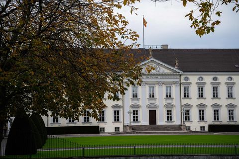Der Amtssitz des Bundespräsidenten und das Bundespräsidialamt werden jahrelang saniert. (Archivfoto) Foto: Alicia Windzio/dpa