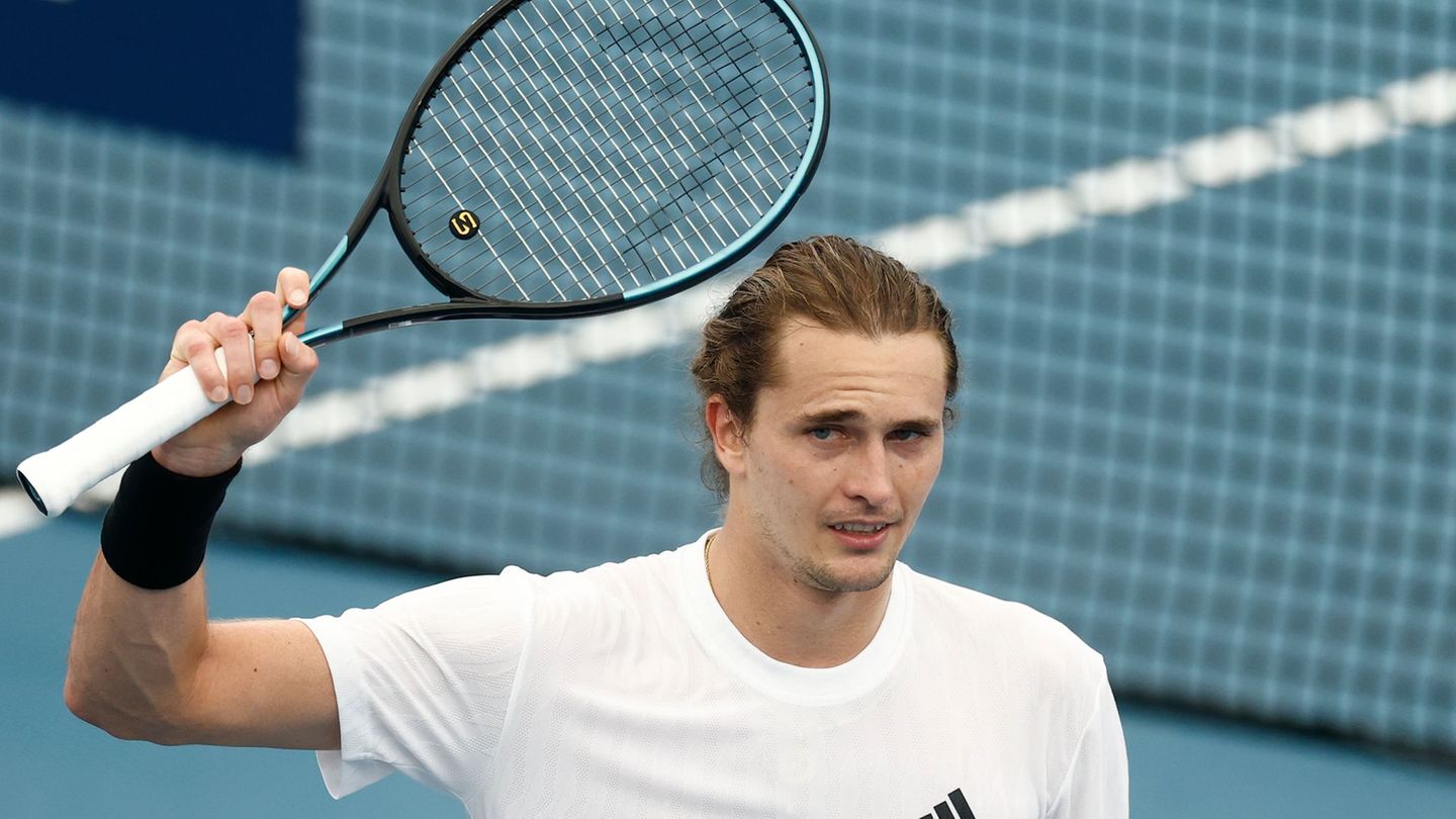 Alexander Zverev bejubelt seinen ersten Sieg im neuen Tennis-Jahr. Foto: Mark Evans/AAP/dpa