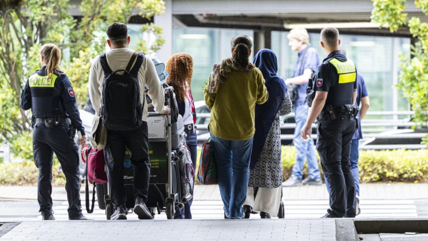 Afghanische Flüchtlinge bei Ankunft im September