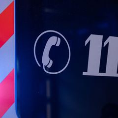 Drei Männer wurden verletzt und in ein Krankenhaus gebracht. (Symbolbild) Foto: Hannes P Albert/dpa