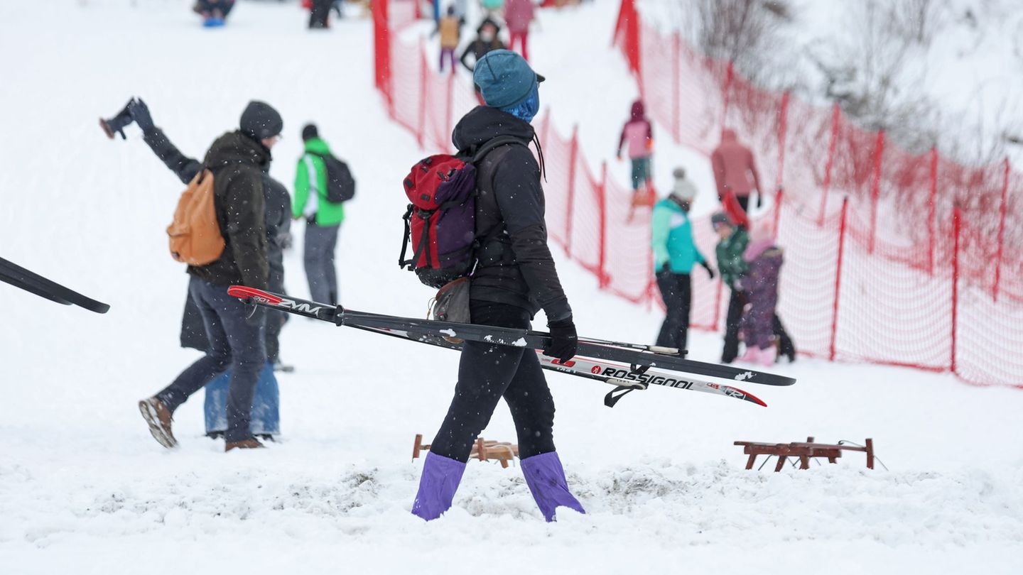 Das Winterwetter sorgt für Betrieb auf den Skipisten im Harz. Foto: Matthias Bein/dpa