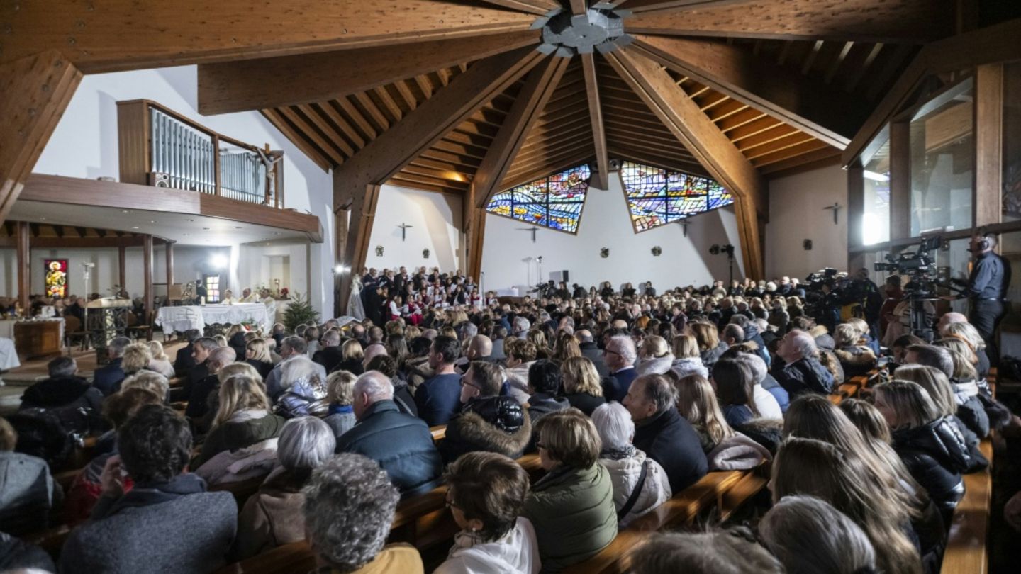 Trauer um die Opfer beim Gottesdienst in Crans-Montana