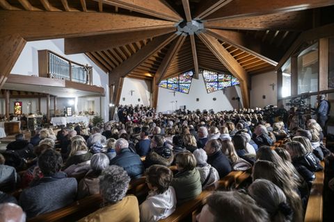 Trauer um die Opfer beim Gottesdienst in Crans-Montana
