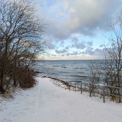 Zahlreiche Unfälle und anhaltender Frost prägten das Wochenende. Foto: Martina Kruber/dpa