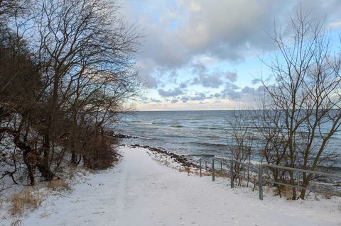 Zahlreiche Unfälle und anhaltender Frost prägten das Wochenende. Foto: Martina Kruber/dpa