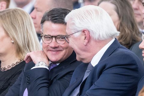 Boris Rhein (CDU, l), Ministerpräsident von Hessen, ist schon öfter Bundespräsident Frank-Walter Steinmeier begegnet. (Archivbil