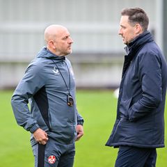 Auf der Suche nach Verstärkungen: Kaiserslauterns Trainer Torsten Lieberknecht (l) und Sportdirektor Marcel Klos. Foto: Uwe Ansp