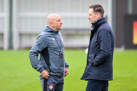 Auf der Suche nach Verstärkungen: Kaiserslauterns Trainer Torsten Lieberknecht (l) und Sportdirektor Marcel Klos. Foto: Uwe Ansp