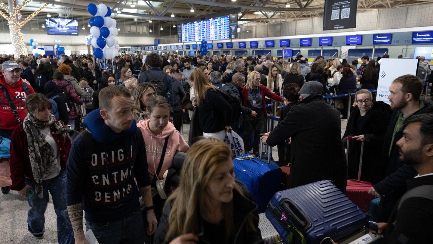 Wegen technischer Panne: Chaos an sämtlichen griechischen Flughäfen. Foto: Yorgos Karahalis/AP/dpa