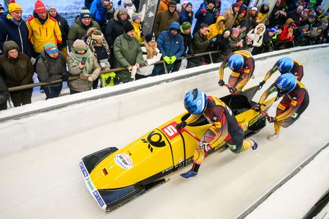 Francesco Friedrich legte beim Viererbob-Weltcup in Winterberg Bestzeit im ersten Lauf vor und gewann am Ende in seinem 100. Ren