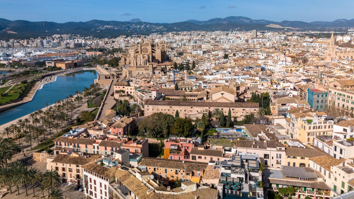 Mallorcas Hauptstadt Palma auf einer Drohnenaufnahme