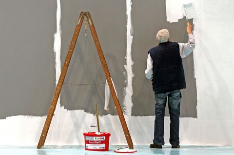 Immer mehr Rentner und Rentnerinnen in Sachsen gehen einer Arbeit nach - häufig als Minijobber. (Archivbild) Foto: picture allia