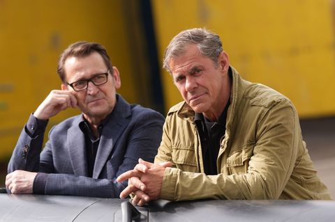 Schauspieler Ingo Naujoks (l) als Kommissar Lars Englen und Schauspieler Sven Martinek als Kommissar Finn Kiesewetter dürfen heu