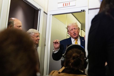 US-Präsident Donald Trump droht der neuen Führung in Venezuela. Foto: Alex Brandon/AP/dpa