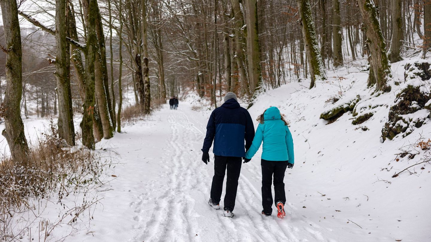 Schneefall, Glätte und Frost begleiten Hessen nach dem Wochenende auch in die neue Woche. Besonders in den Höhenlagen wird es we