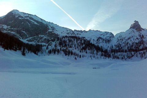 Im nur wenige Meter höher gelegenen Kärlingerhaus kann es bereits bis zu 20 Grad wärmer sein als am Funtensee selbst. Foto: Jose