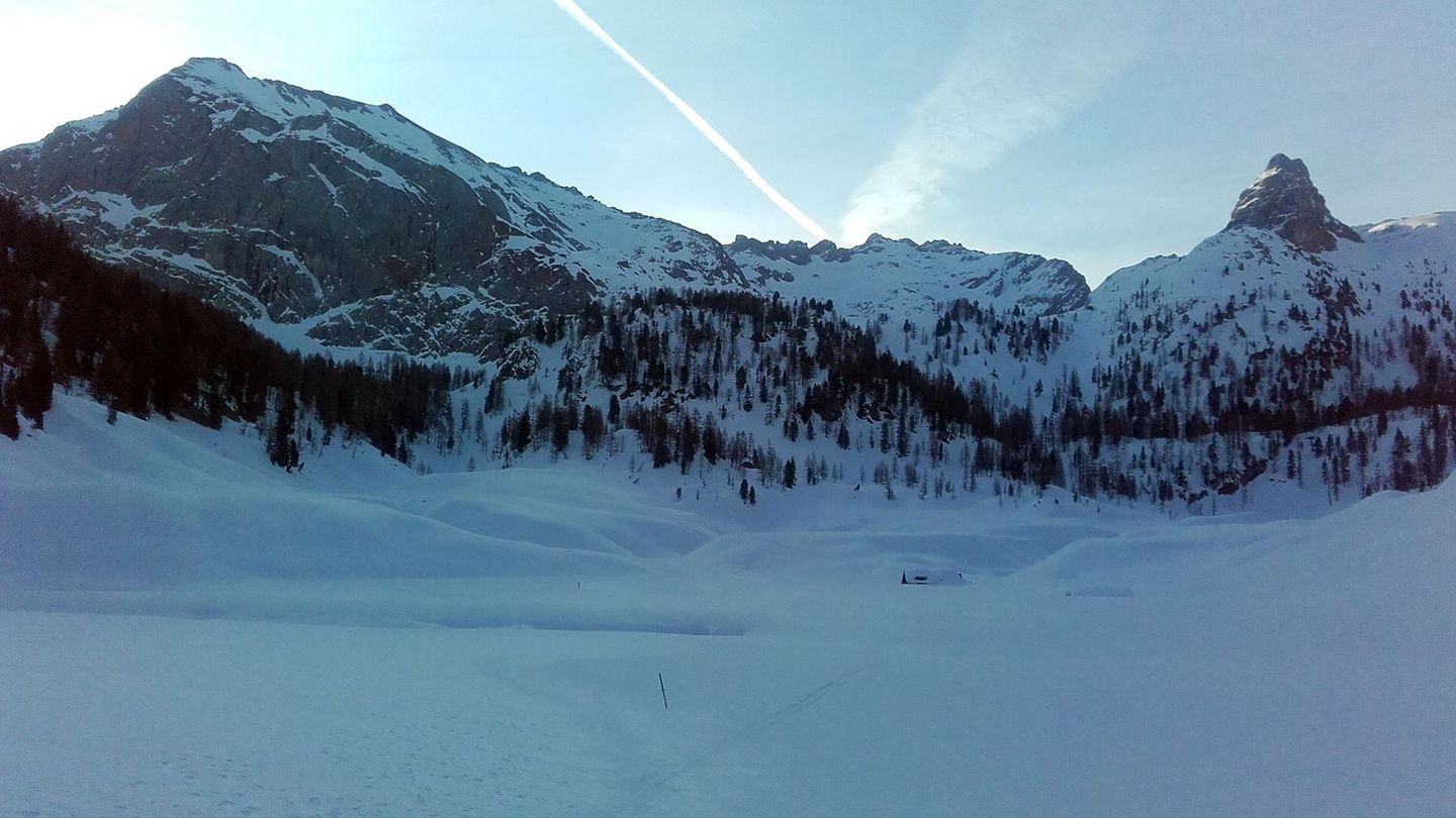 Im nur wenige Meter höher gelegenen Kärlingerhaus kann es bereits bis zu 20 Grad wärmer sein als am Funtensee selbst. Foto: Jose