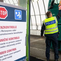 Die Bundespolizei hat an der Grenze Sachsens zu Tschechien zwölf Haftbefehle vollstreckt. (Symbolbild) Foto: Robert Michael/dpa